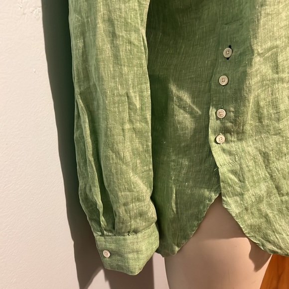 Fallon linen tunic. Half button placket. Button detail from side to hem. - Picture 3 of 6